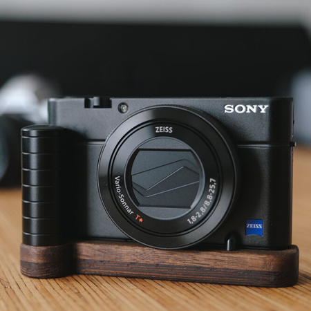 Jbカメラデザイン Sony Rx100専用グリップ付カメラベースv2 0 ウェンジ ウォルナット J B Camera Designs ジェービーカメラデザイン カメラバッグとカメラアクセサリー専門店オリエンタルホビー